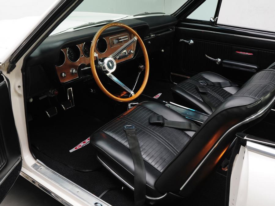 Интерьер Pontiac Tempest GTO Convertible 1967 года  (фото 13 из 22)